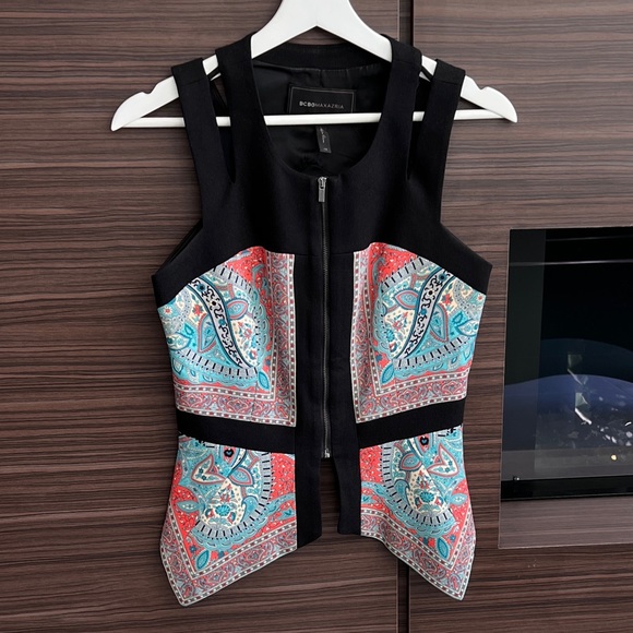 BCBG MaxAzria Paisley Zipped Top - Picture 3 of 10